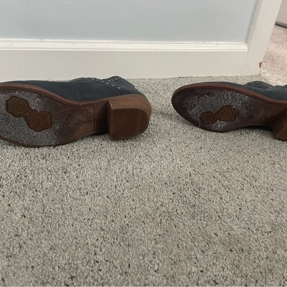 Suede, studded slate blue ankle boot with zipper closure. Size 7.5 GUC - Picture 4 of 8